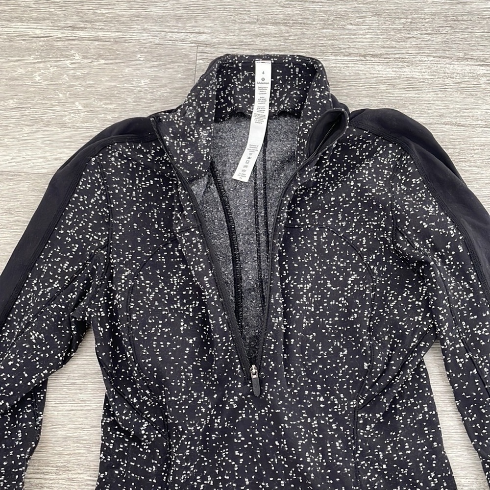 SOLD Lululemon black and white half zip pullover with pockets size 4 - Picture 3 of 7